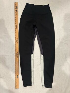 High-Waist Black Leggings with Gray and White Panels 2029
